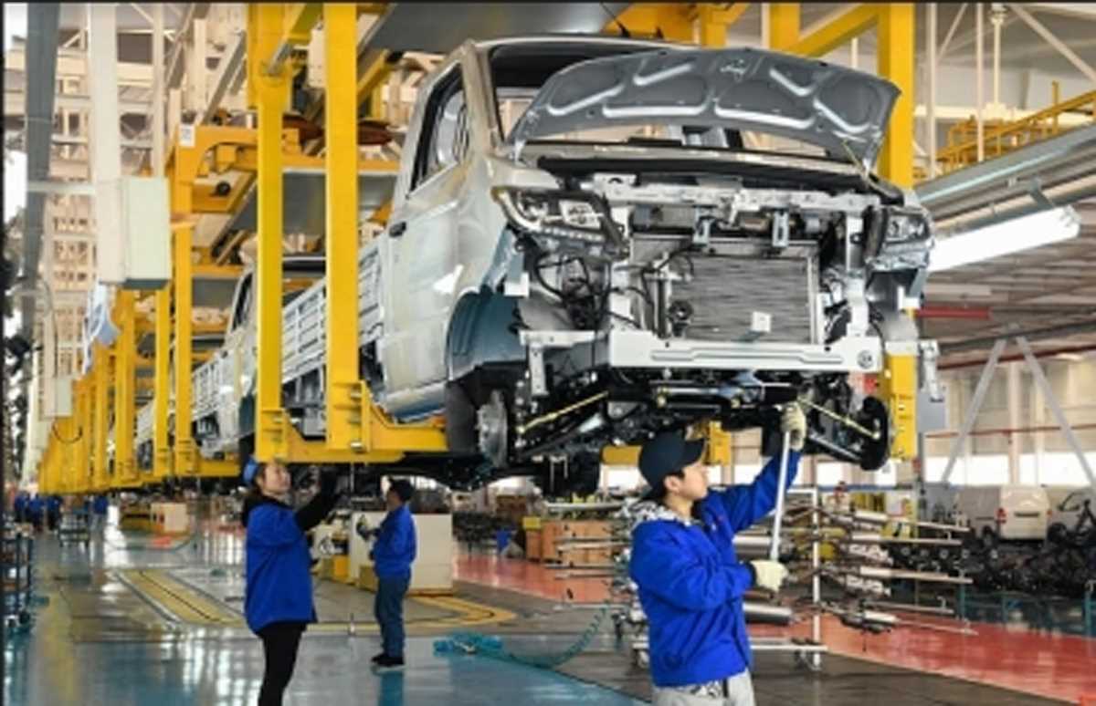 अप्रैल में औद्योगिक उद्यमों की आय में बढ़ोतरी